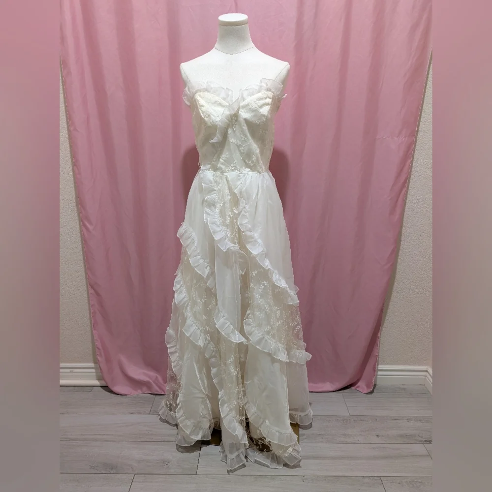 SOLD - Vintage Contempo Casuals Strapless Lace Ballgown (Vintage Size 5/6) - Picture 8 of 12